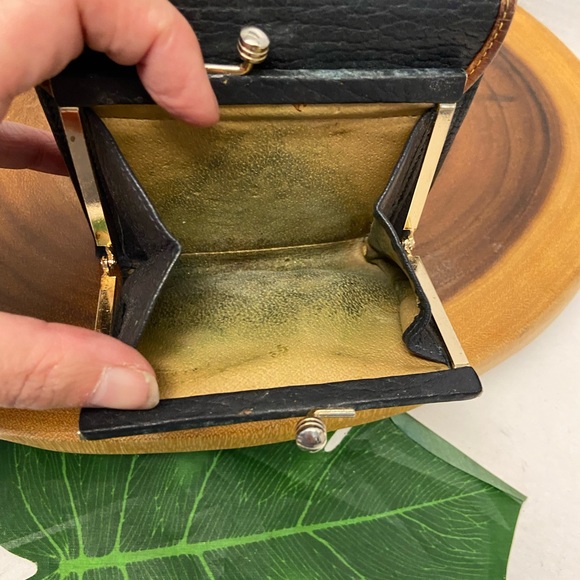 Dooney & Bourke Pebbles Leather Kiss Lock Billfold Wallet - Picture 6 of 11